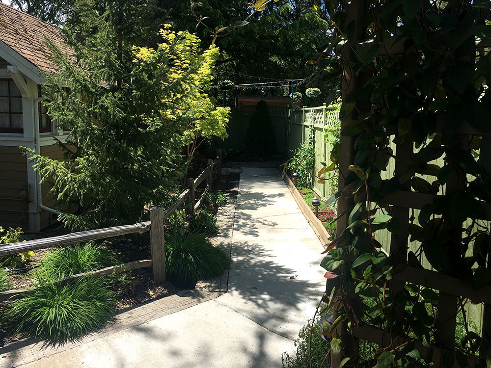 Rogue River cabin walkway