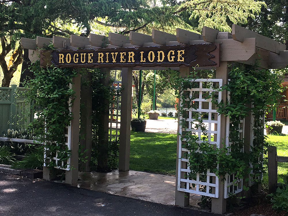 Lodge Entrance - Rogue River wedding